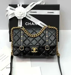 Черная стеганая сумка Chanel из состаренной телячьей кожи