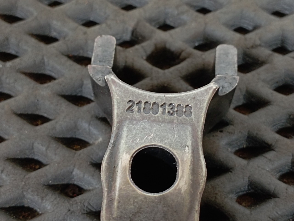 Кронштейн форсунки топливной