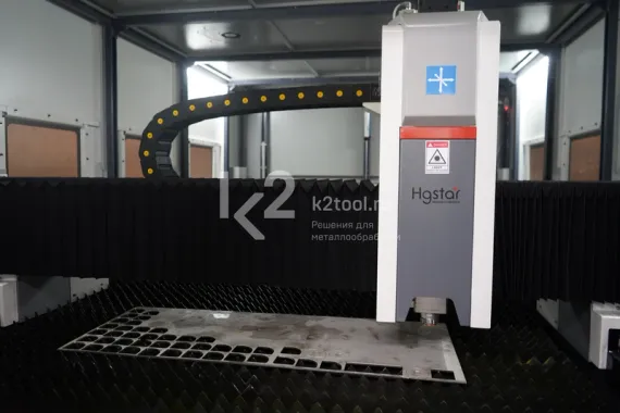 Лазерный станок HGTECH SMART3015PRO 3 кВт с защитной кабиной и сменным столом для резки листов металла