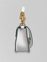 Сумка 0818 с золотой фурнитурой, на короткой ручке и на магните, с цепочкой в комплекте