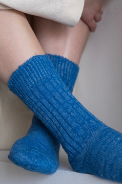 Носки из шерсти ярко-синего цвета