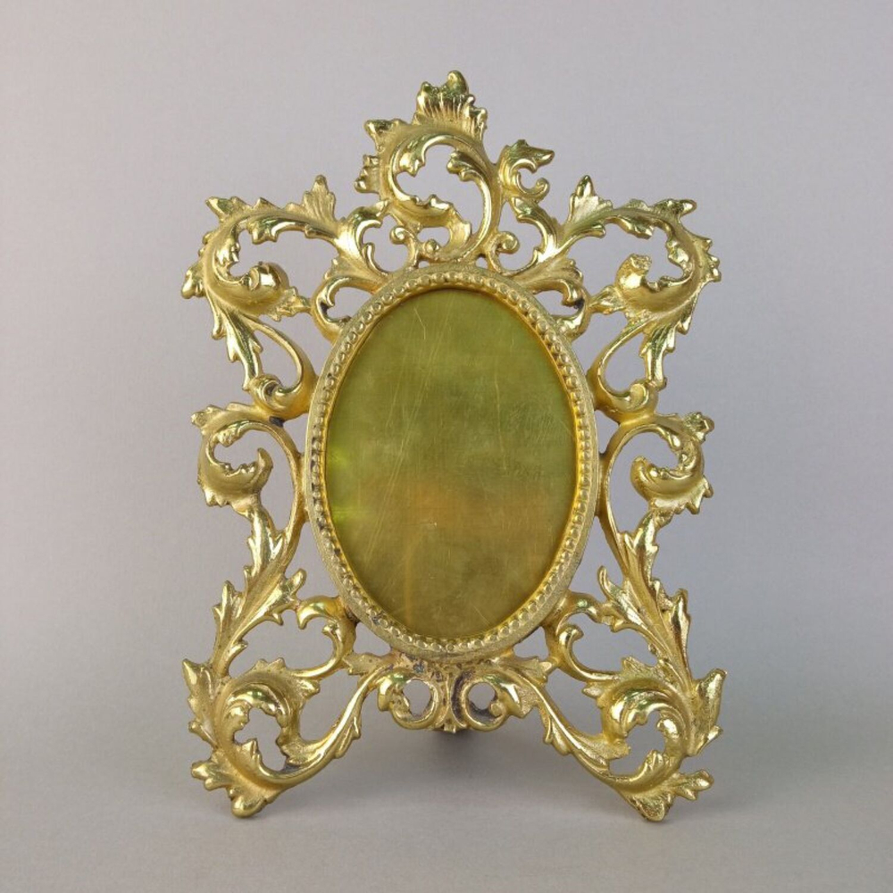 Бронзовая рамка для фото в стиле Рококо