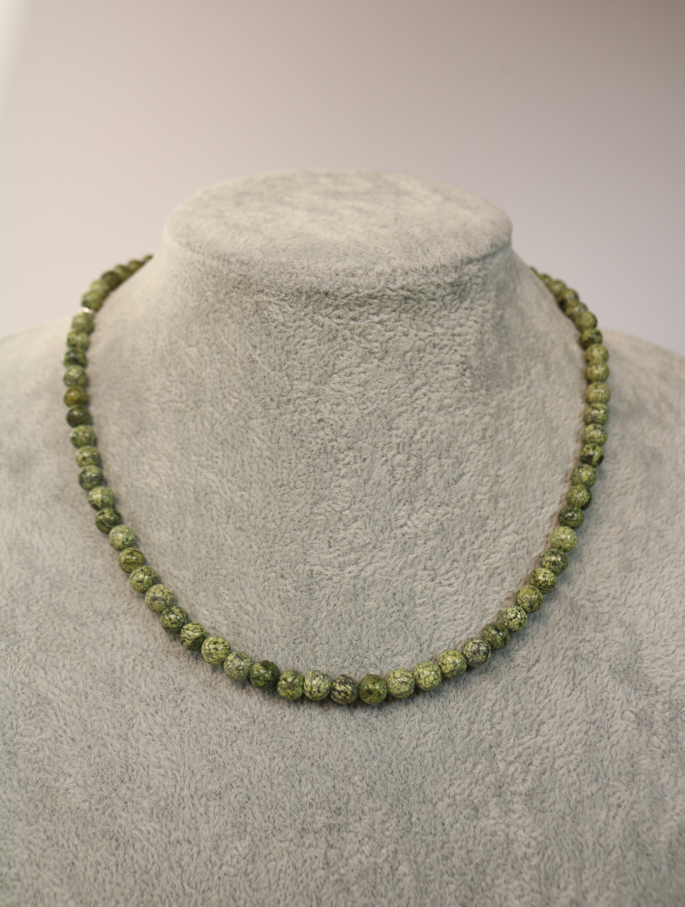 Чокер из змеевика (скарна) - «Лесной страж»