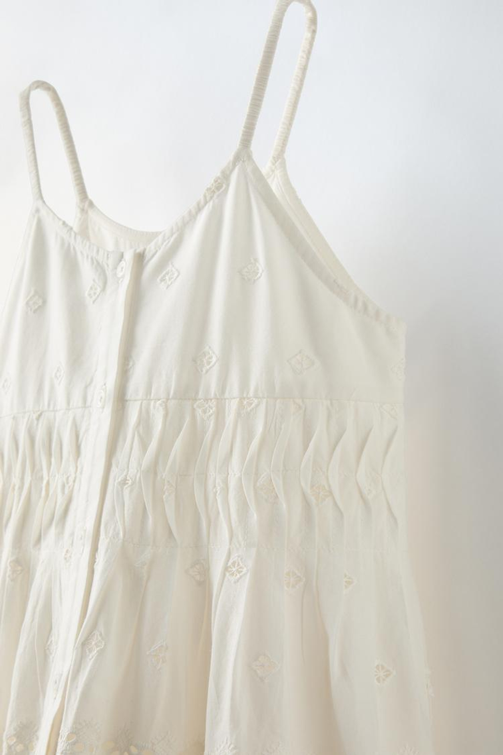 ZARA ПЛАТЬЕ С БРЕТЕЛЯМИ И ВЫШИВКОЙ, БЕЛЫЙ