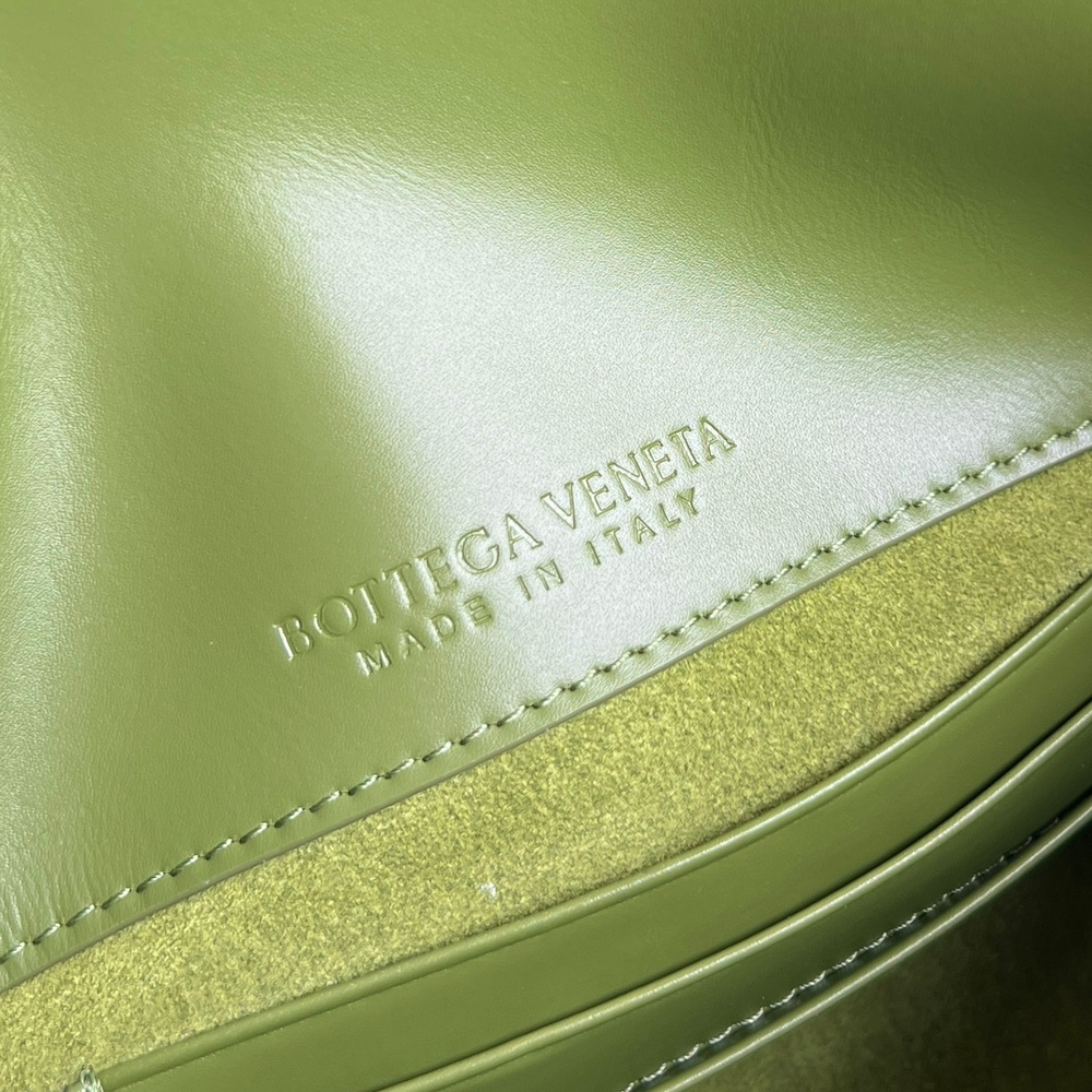 Bottega Veneta Baby Liberta 24 cm