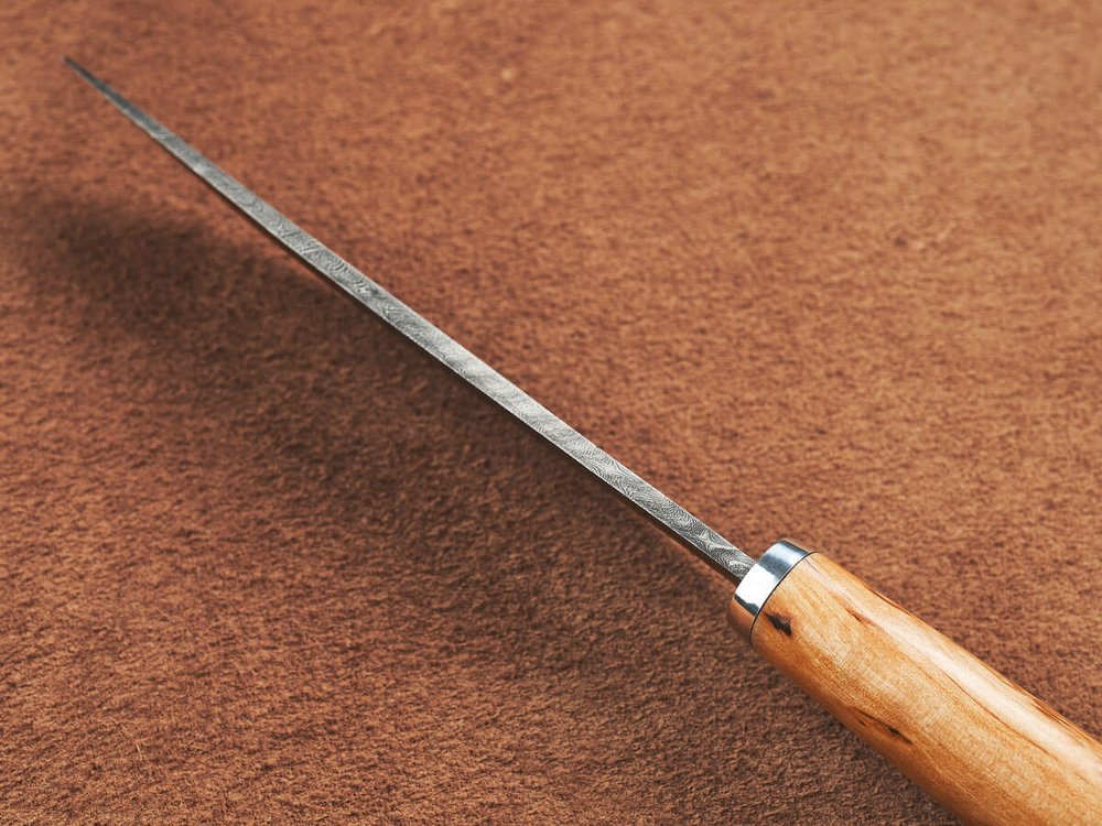 Шкуросъемный нож "Якут" с кованым долом, дамасская сталь, рукоять карельская береза