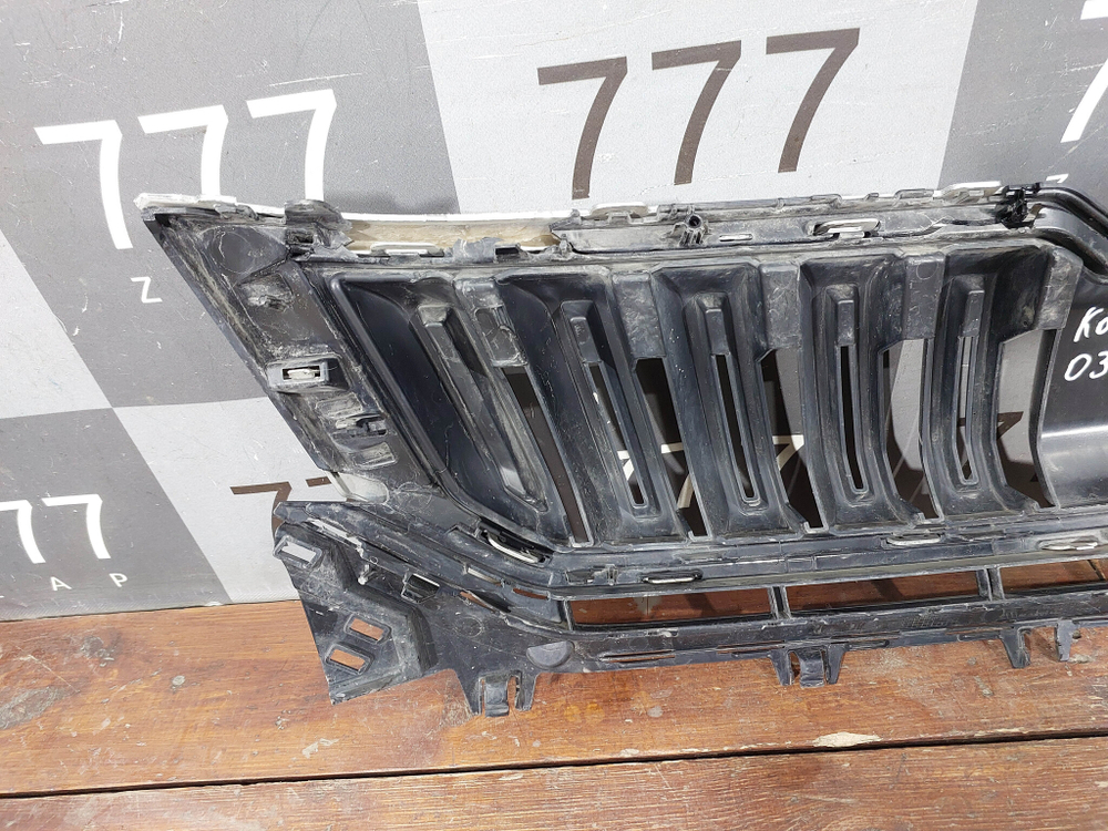 Решетка радиатора Skoda Kodiaq 16-22 Б/У Оригинал 565853653A