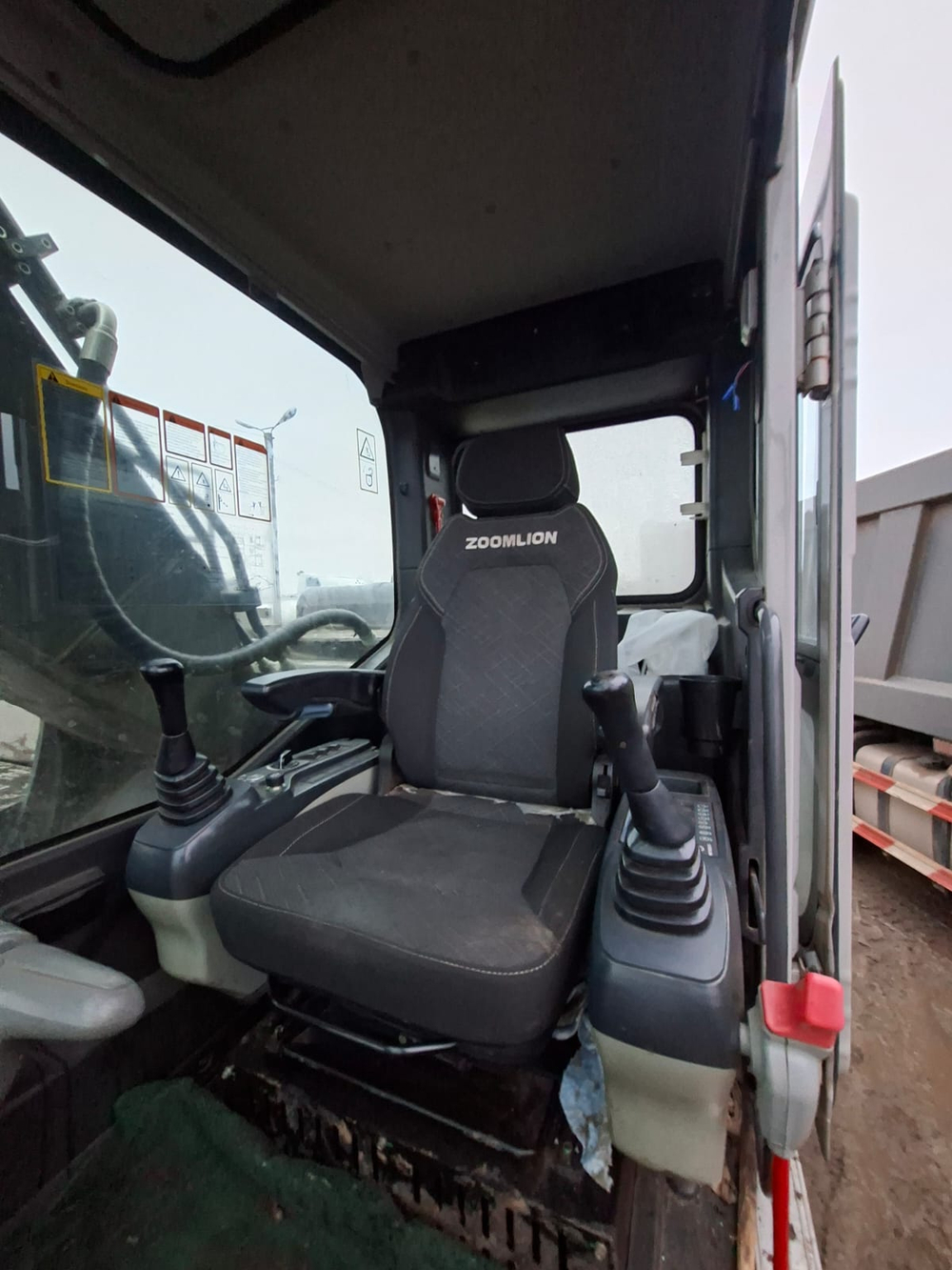Zoomlion ZE215 Экскаватор ZE215E (Дизельный, 5,9 л, 152 л.с., АТ)