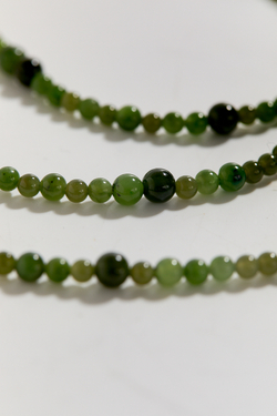 Длинные бусы Akulina из зеленого нефрита Loginova x QUARZ