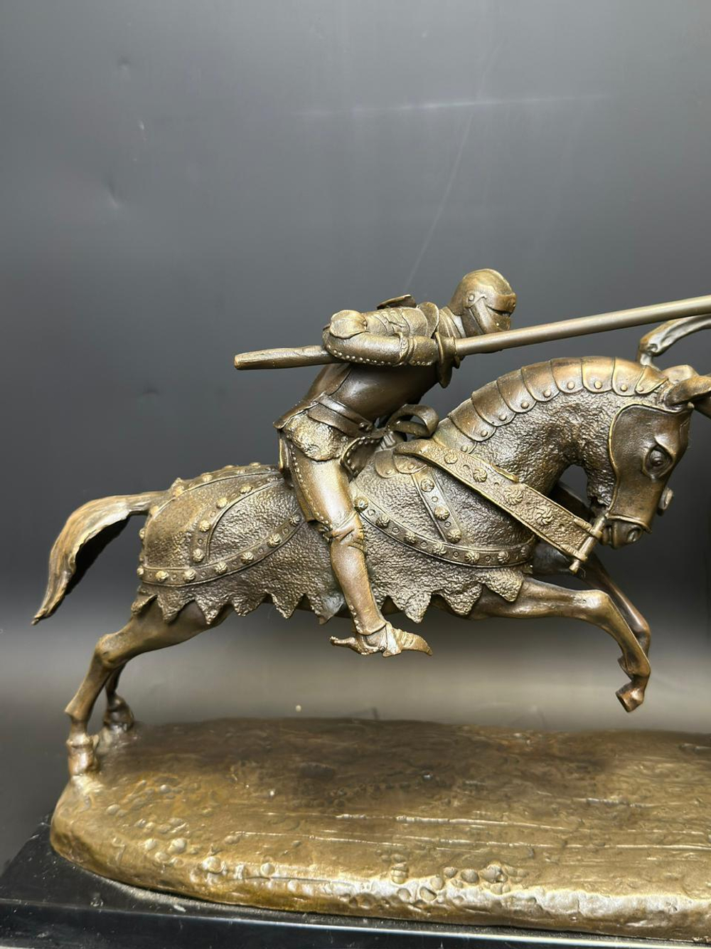 Скульптурная композиция «Бой герцога Кларенса и рыцаря Фонтена»