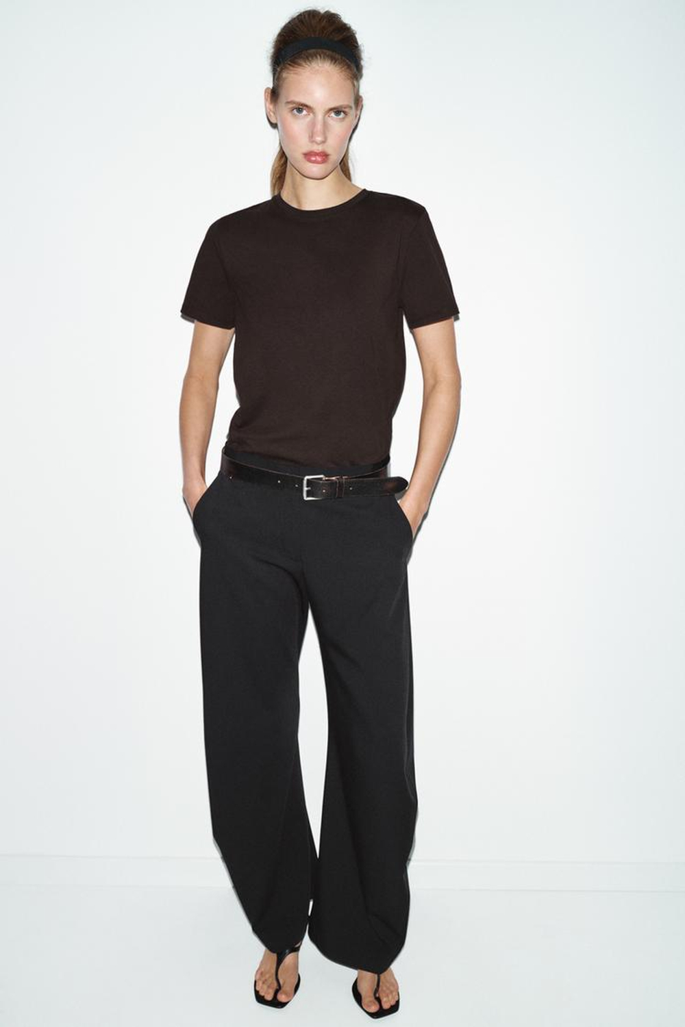 ZARA ХЛОПКОВАЯ ФУТБОЛКА В СТИЛЕ РУСТИК, ШОКОЛАДНЫЙ