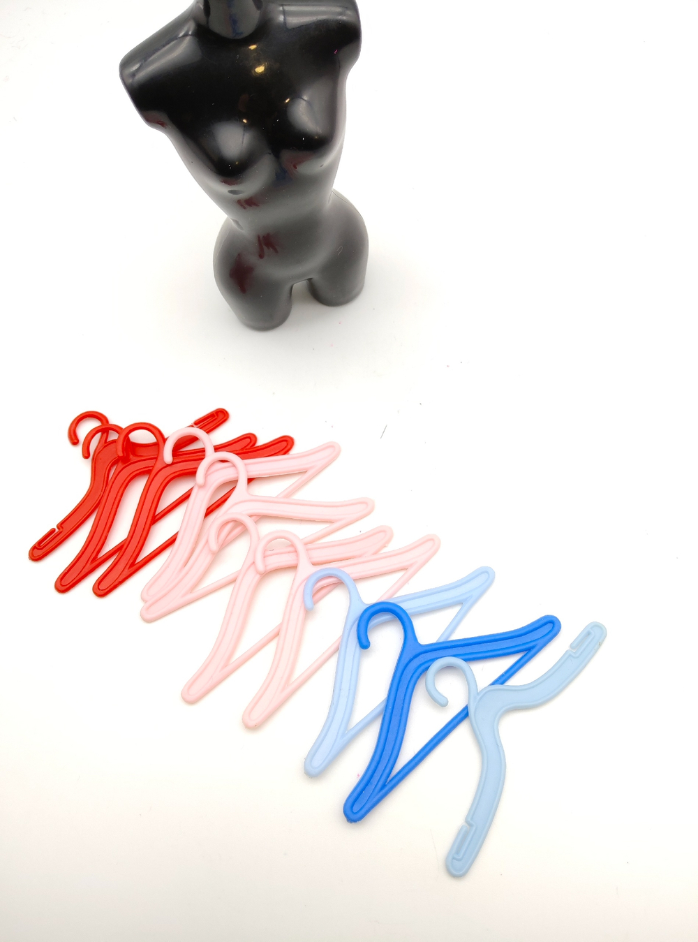 Аксессуар для куклы Барби винтаж - лот вешалок 0710