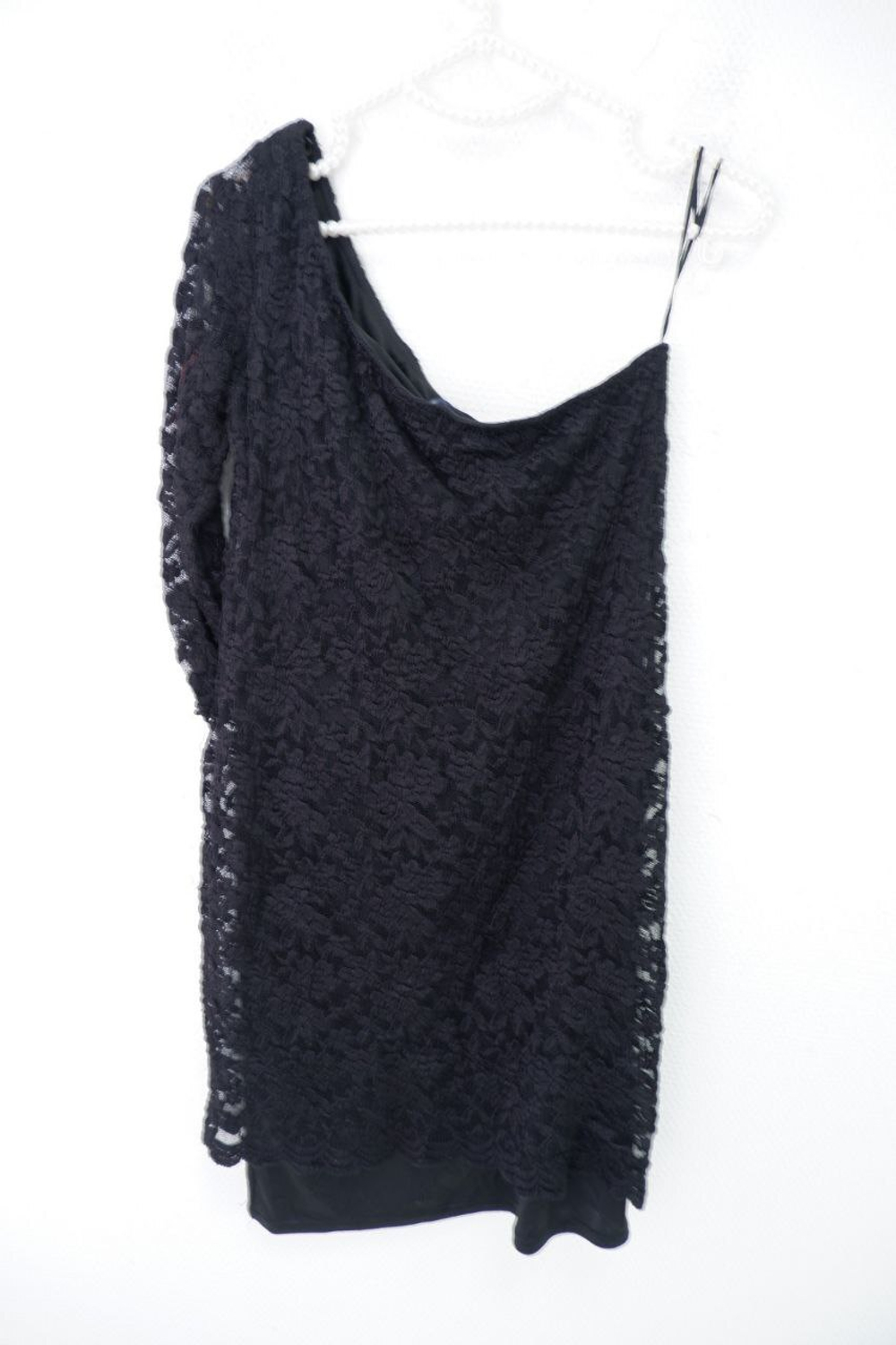 Платье Atmosphere с открытым плечом 44 размер