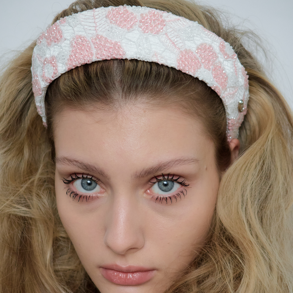 Кокошник с розовыми цветами и декором