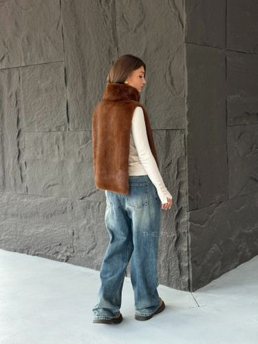 Коричневая манишка из эко-меха