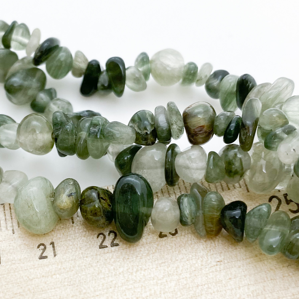 Кварц с тремолитом, крошка 4-8 мм, цена за нить 38 см