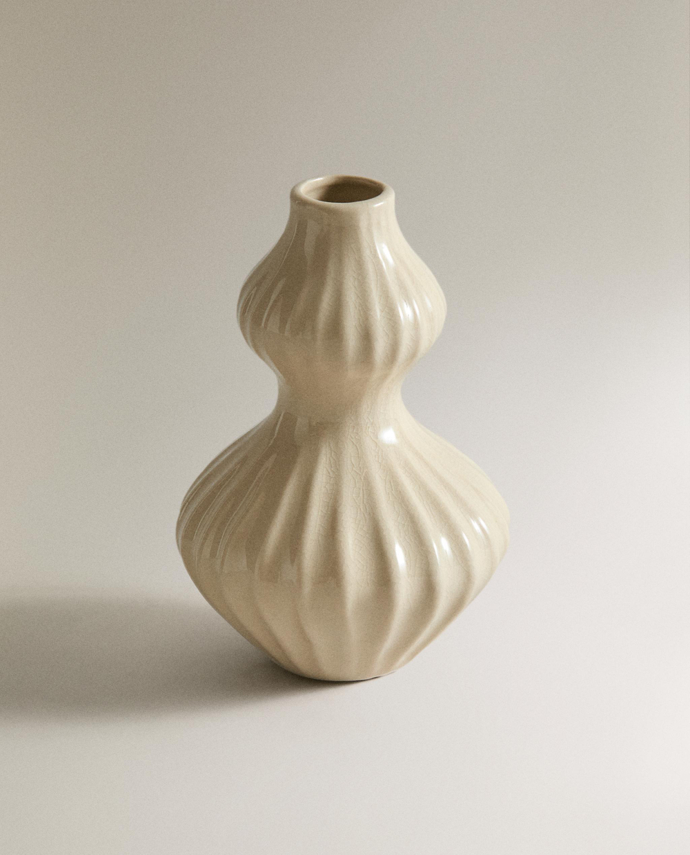 Zara Home Ваза из керамики, цвет кремовый, 14 см