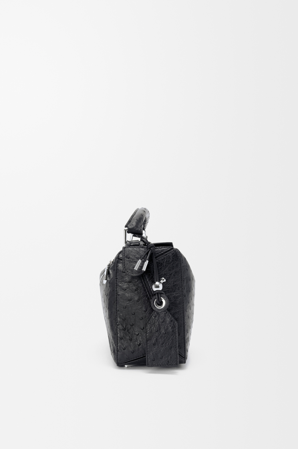 Loewe Маленькая сумка Puzzle Featherlight из страусиной кожи, черный