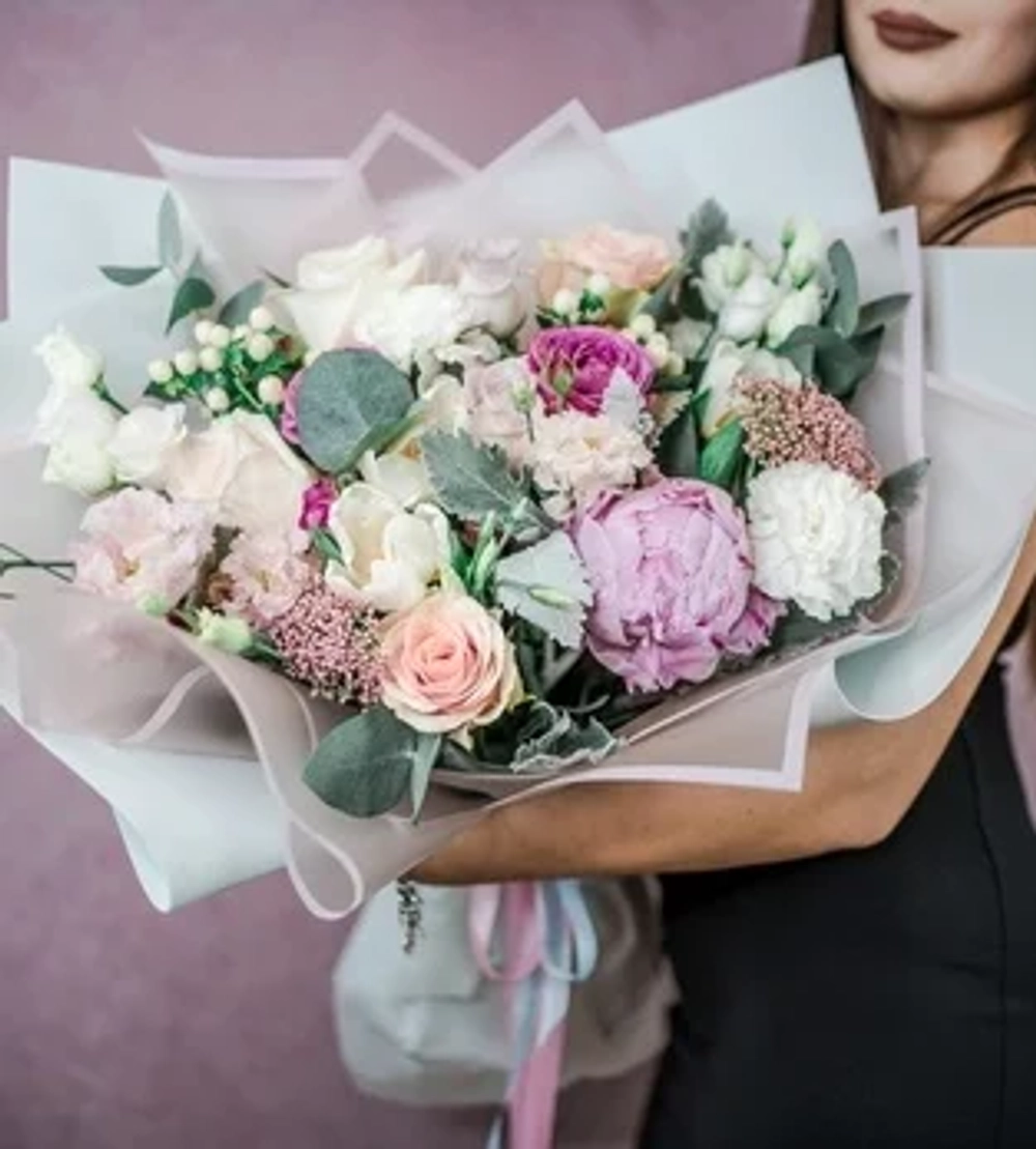 Сборный букет с розами эвкалиптом