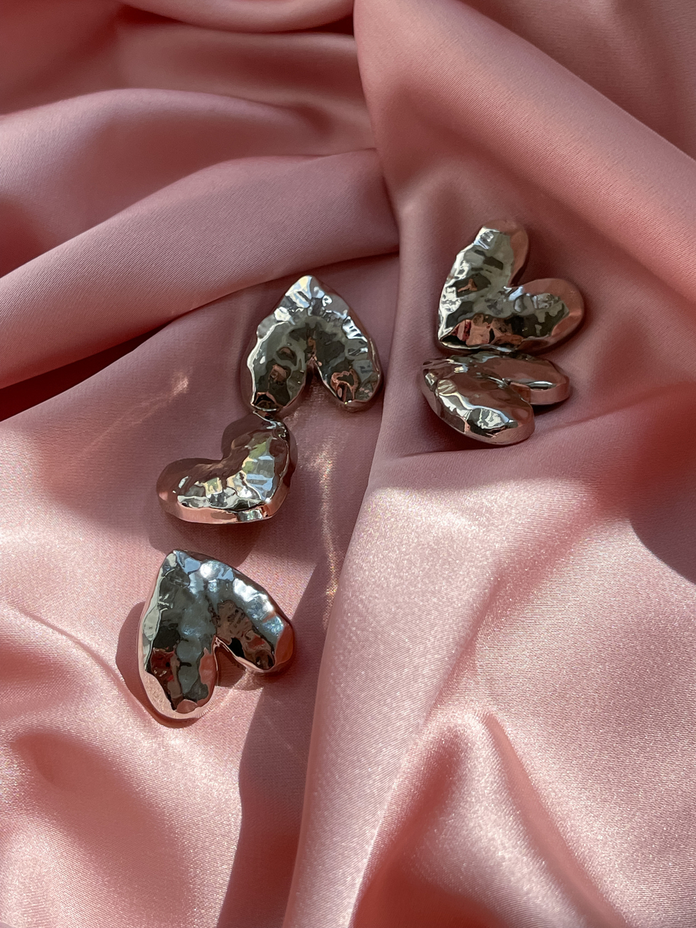 Пуговицы сердечки мятый металл серебро