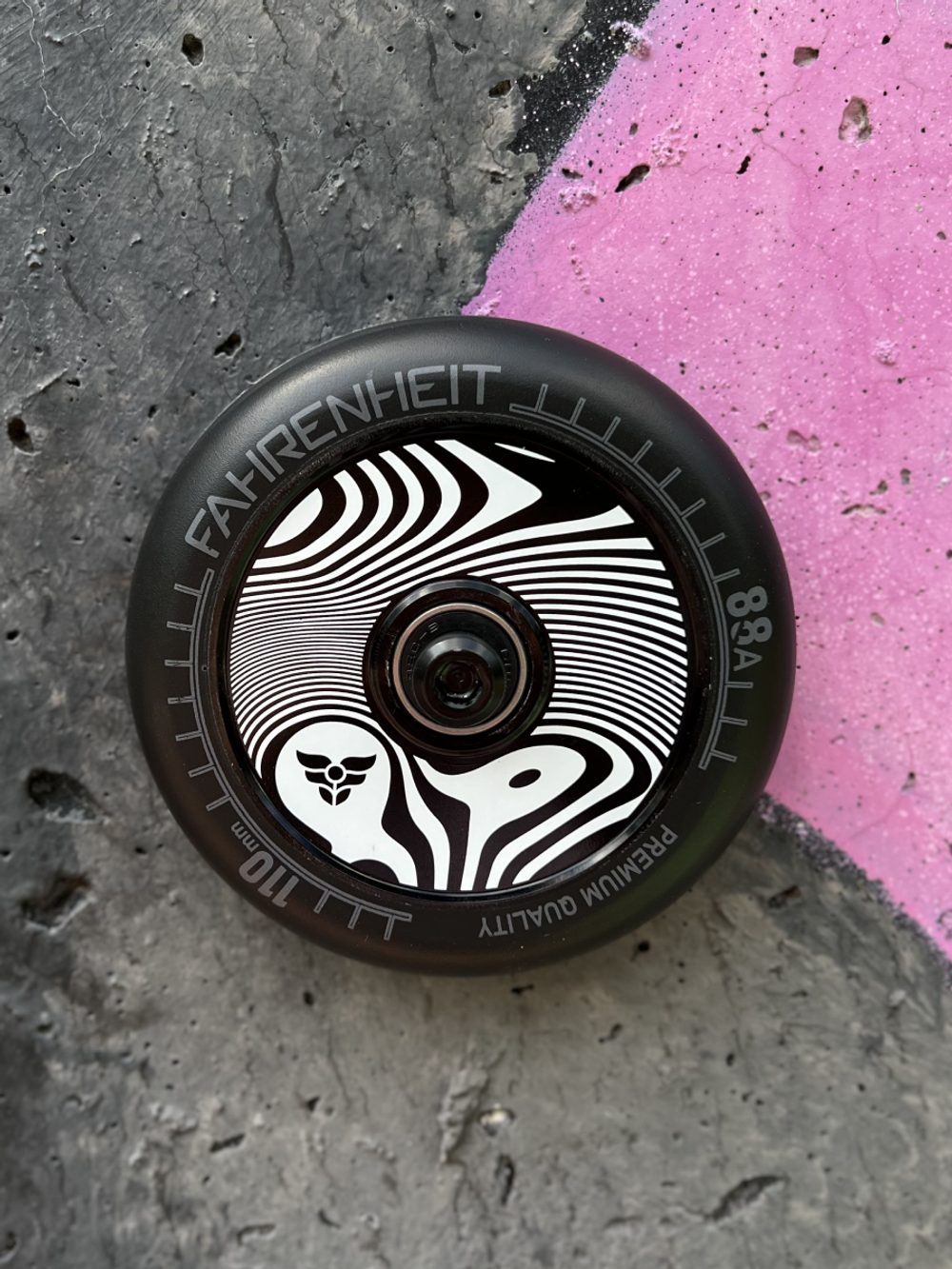 Колесо Fahrenheit Зебра 110*24 mm Hollow core, черный/серый