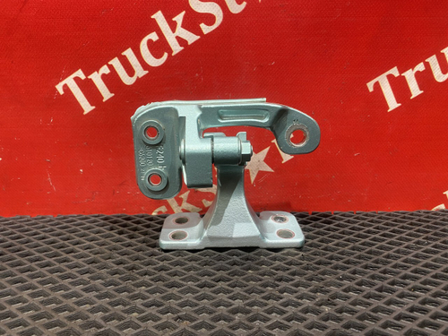 Петля двери верхняя левая 2024г