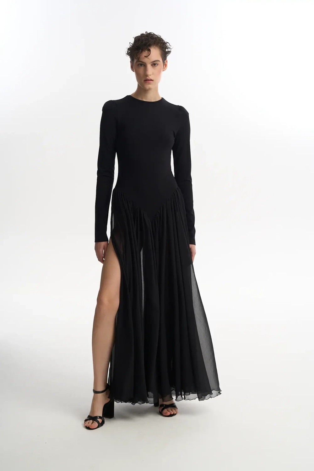 Платье-русалка с рукавом черная