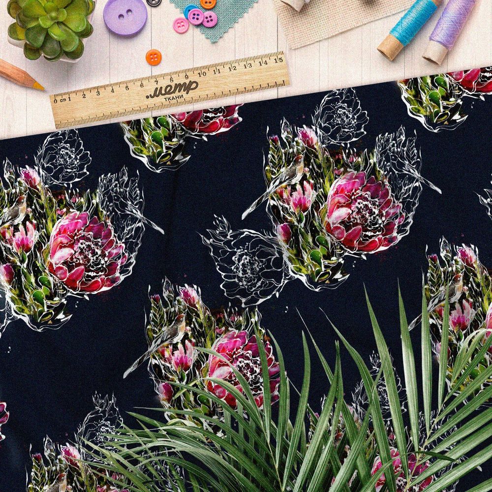 Ткань флис цветы розовые с белым контуром