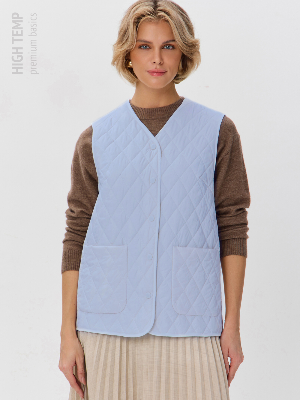 Легкий стеганый жилет с накладными карманами