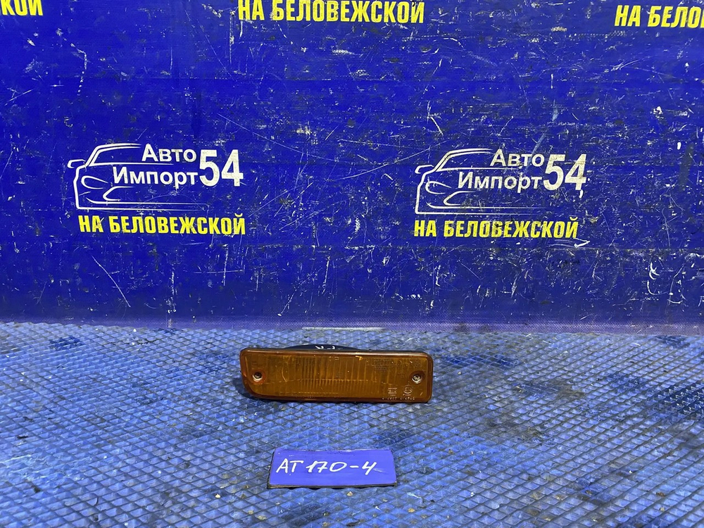 Повторитель в бампер правый TOYOTA CORONA 1988