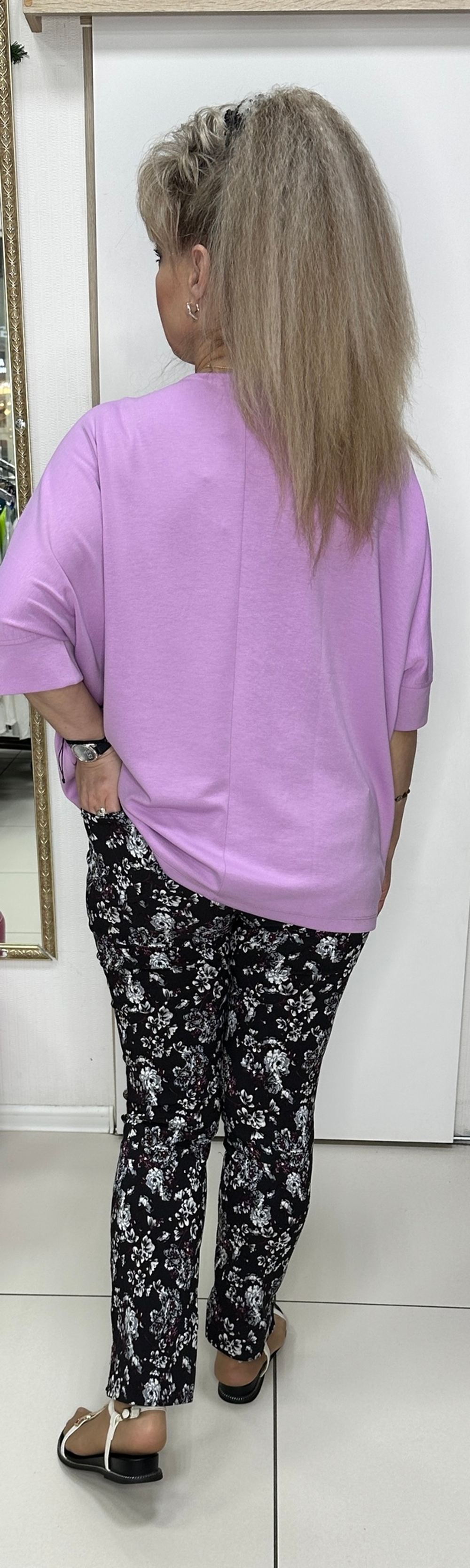 Яркая туника с жемчужно-стразовым изображением "яблока"