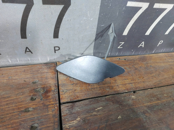 Заглушка буксировочного крюка передняя Opel Astra J 09-12 Б/У Оригинал 13264405