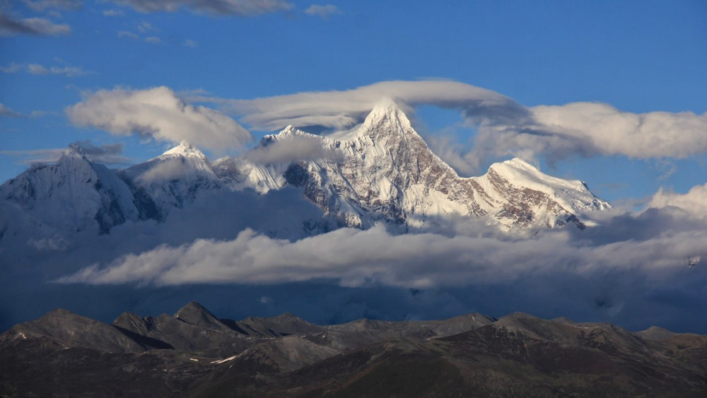 Призрак Гималаев: почему самая восточная вершина мира остаётся непокорённой?