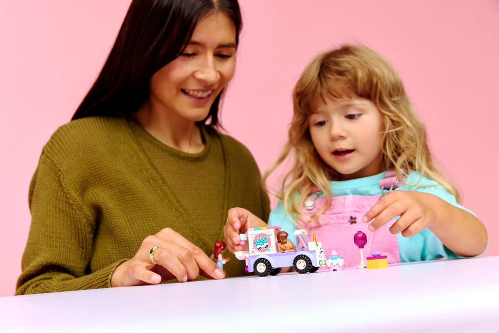 Конструктор LEGO Friends 42675 Unicorn Cake Delivery Car