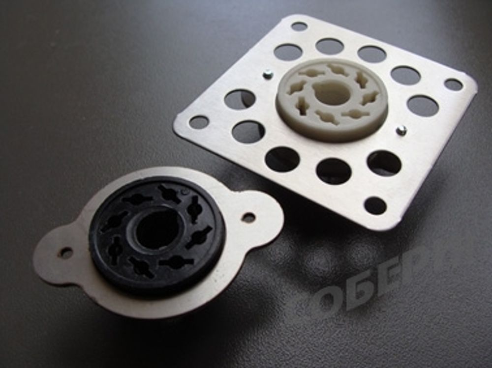 установка ламповой 8-штырьковой панели в корпусе