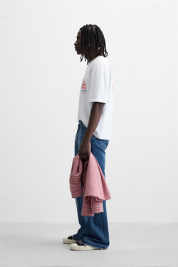 ZARA ФУТБОЛКА С ПРИНТОМ НА КАРМАНЕ, ЖЕЛТОВАТО-БЕЛЫЙ