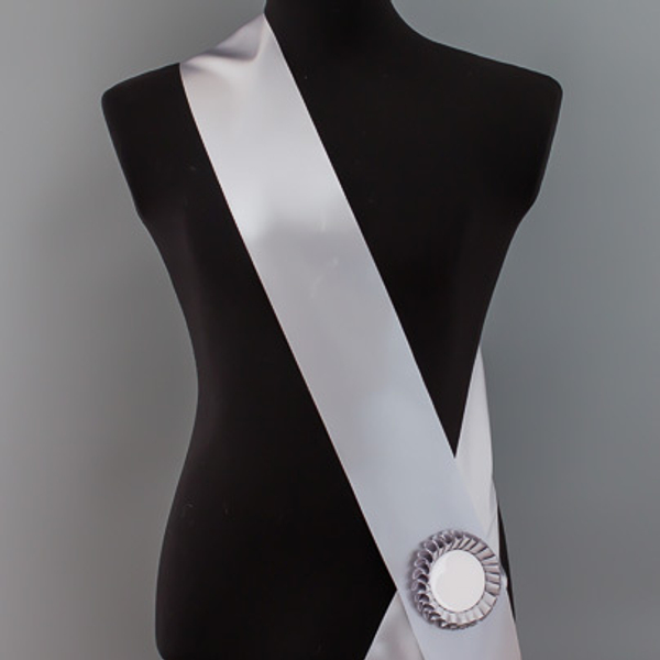 Лента наградная для конкурса красоты С НАНЕСЕНИЕМ. Цвет ленты СЕРЕБРО. Крепление розетка с лого.