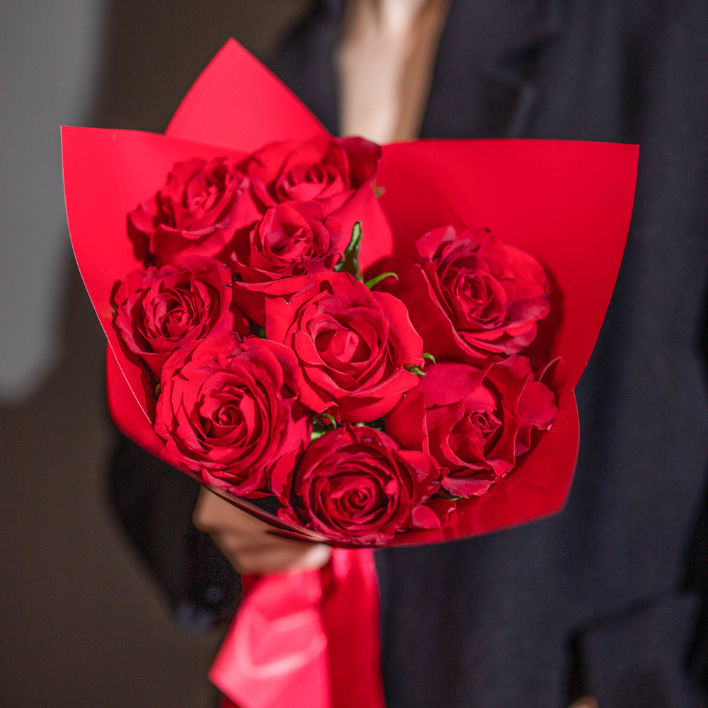 Букет 9 роз Кения 40 см в пленке красные