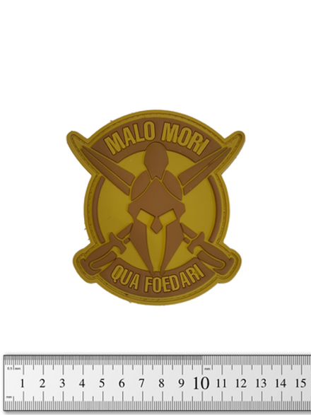 Шеврон Malo Mori Qua Foedari PVC. Койот