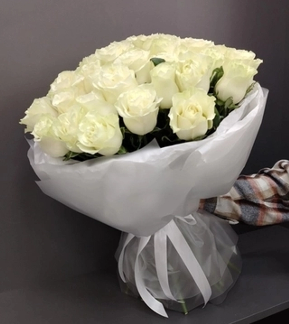 Два букета 45 красных роз + 45 белых