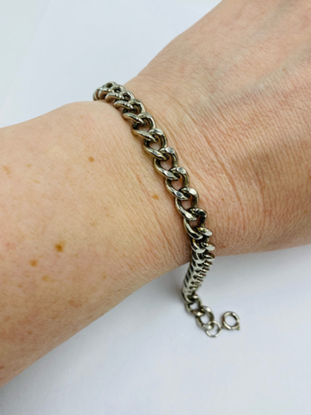 Браслет цепь стального цвета