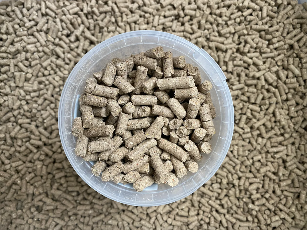 Лакомство ХРУСТИКИ LuckyPro для лошадей Horse-Bio, 450 г