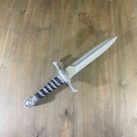Кинжал