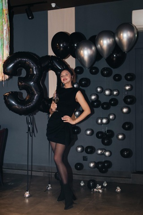 Воздушные шары на 30 лет черный/серебро, мини фотозона №2656