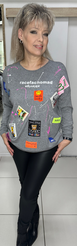 Джемпер с ярким принтом по лицевой стороне