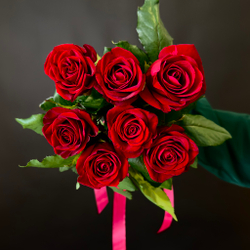 Букет цветов из 7 красных роз Россия
