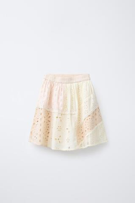 ZARA ЮБКА В СТИЛЕ ПЭЧВОРК С АЖУРНОЙ ВЫШИВКОЙ, ТЕЛЕСНО-РОЗОВЫЙ