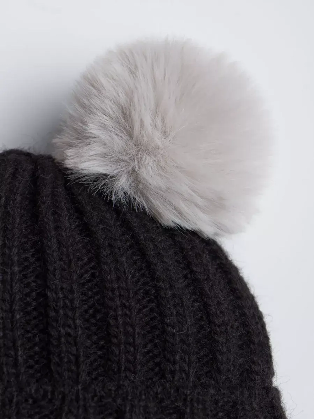 Шапка детская зимняя с помпонами и снуд