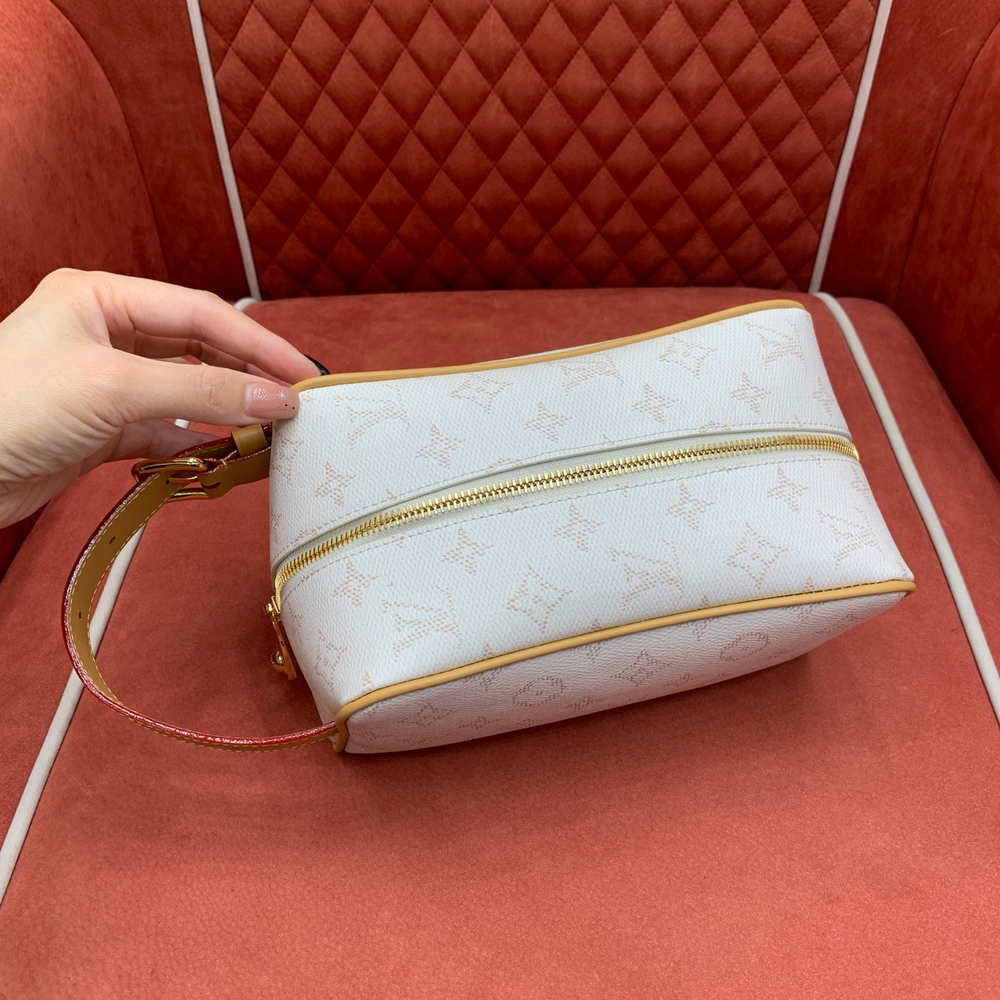 Louis Vuitton Locker Dopp Kit