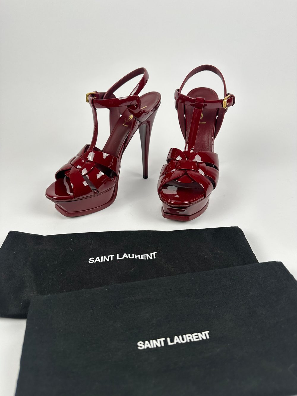 Босоножки Saint Laurent Tribute